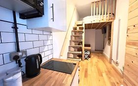 Flat 7, 10 St John'S